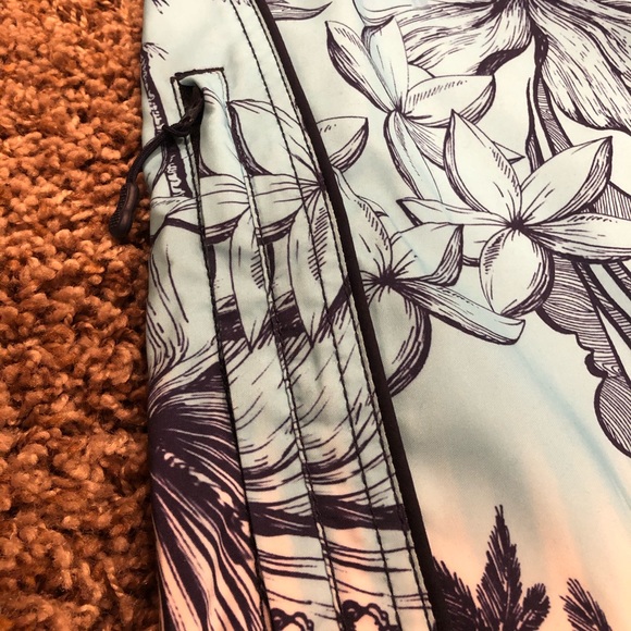 Roundtree & Yorke Men’s Swim Trunks - Picture 5 of 8